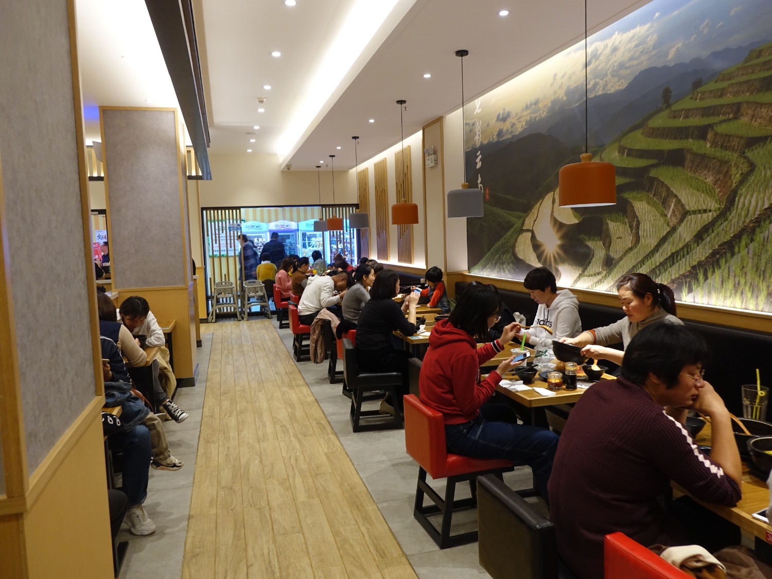 一个投资小，上手快，好操作的美食餐厅！米线加盟好项目，全国合作热线：400-967-2208