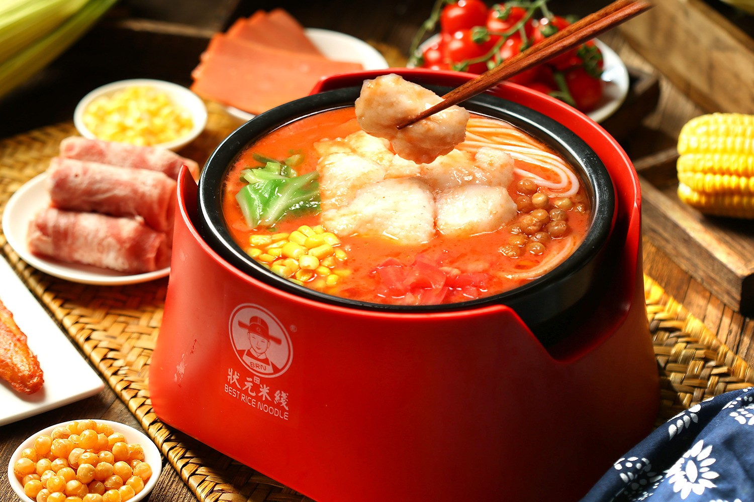 状元米线深知决定一家米线店生意好坏，全靠产品口味，17年米线品类，真材实料，才够好吃！欢迎各界有志之士加入合作。全国合作热线：400-967-2208