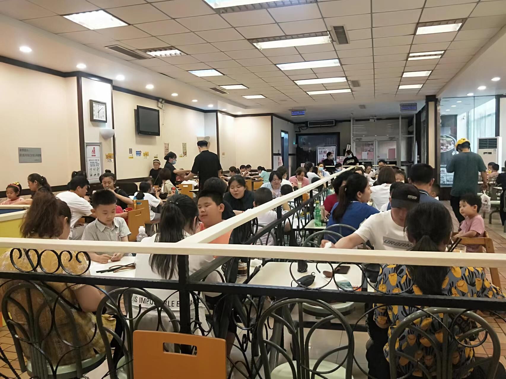 每天人气满满！想开一家这样的店吗！快来咨询吧！#米线加盟#餐厅开店#状元米线