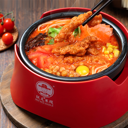 本文主要内容好消息，状元米线&香汁蘭番茄米线招募合伙人啦，线上网友力推，线下备受欢迎，品牌自带客流，堂食+外卖+外带三线活力全开，整店输出，不用担心不会经营，开店前后总部全程扶持，店面选址、店面装修，设备配送，经营推广、选址装修到经营通通搞定，让您省心省力做生意。